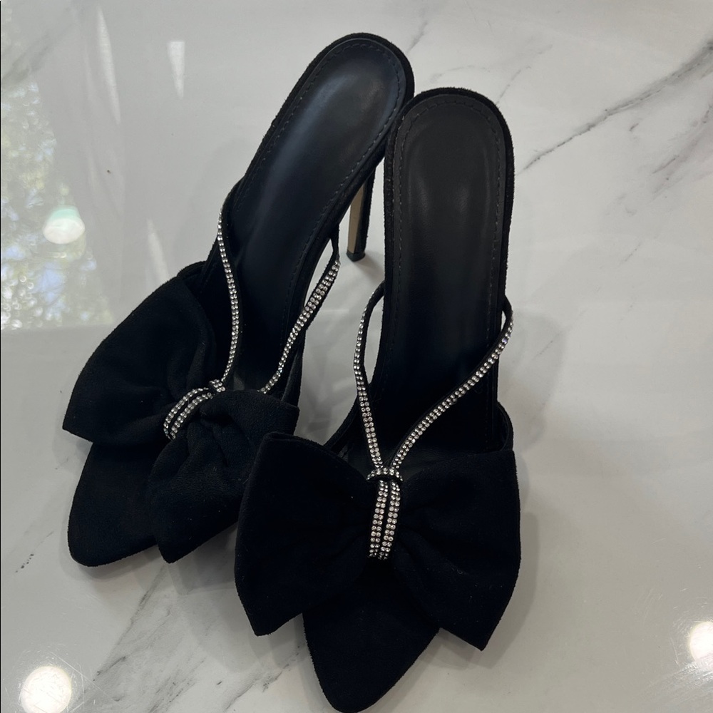 Elegant Black Women's Heels with Bow Accent